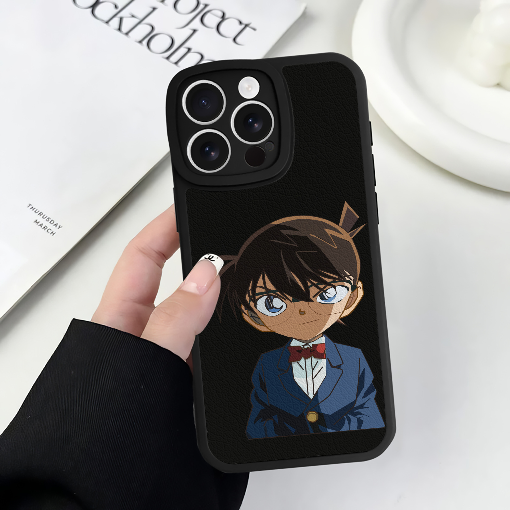 （画像用） 名探偵コナン 江戸川 コナン Detective Conan Conan Edogawa 【iPhone 16シリーズ対応】シリコンスマホケース（レザー調） 材質：シリコン